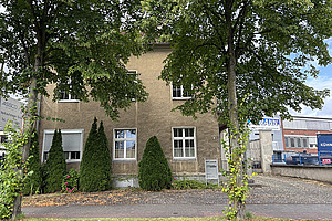 Vermietetes, zentral gelegenes Zweifamilienhaus mit Werkstatt und Garagen in Herford!