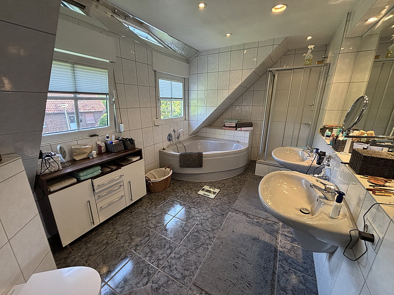 Ihr neues Zuhause zum Verlieben - Großzügige Doppelhaushälfte (nach WEG) mit Traumgarten!