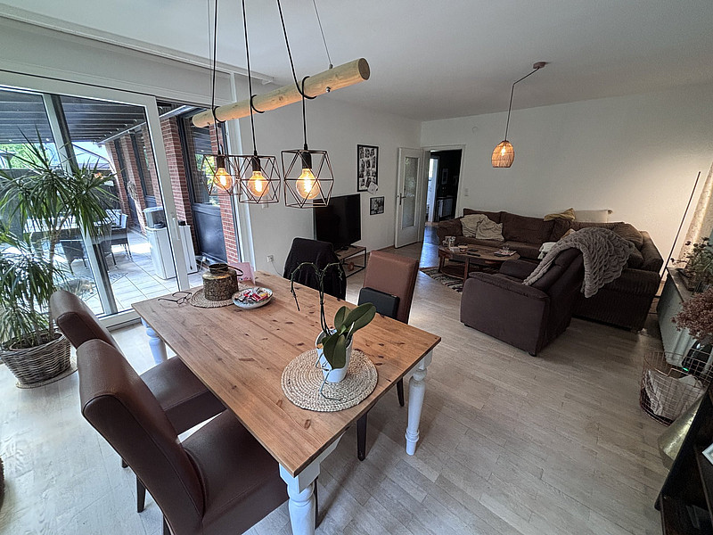 Einladender Bungalow mit liebevoll angelegten Garten in ruhiger Lage!