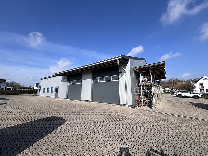 Modernes Hallengebäude mit Büroräumen in Enger!