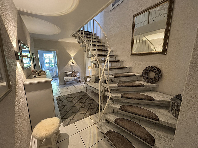 Ihr neues Zuhause zum Verlieben - Großzügige Doppelhaushälfte (nach WEG) mit Traumgarten!