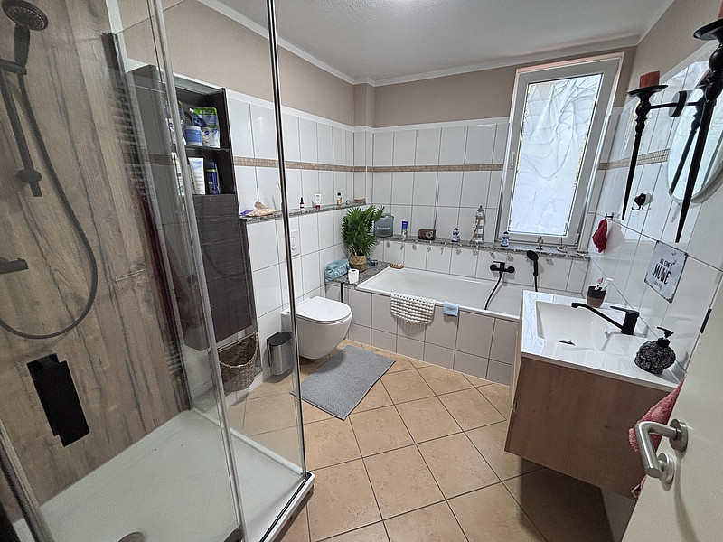 Moderne Eigentumswohnung mit Balkon und eigenem Außenbereich in Minden!