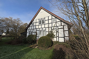 Liebhaberobjekt mit wunderschöner, großzügiger Gartenanlage in Löhne-Ort!