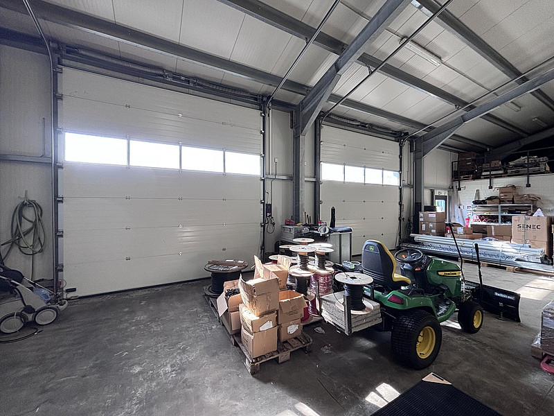 Modernes Hallengebäude mit Büroräumen in Enger!