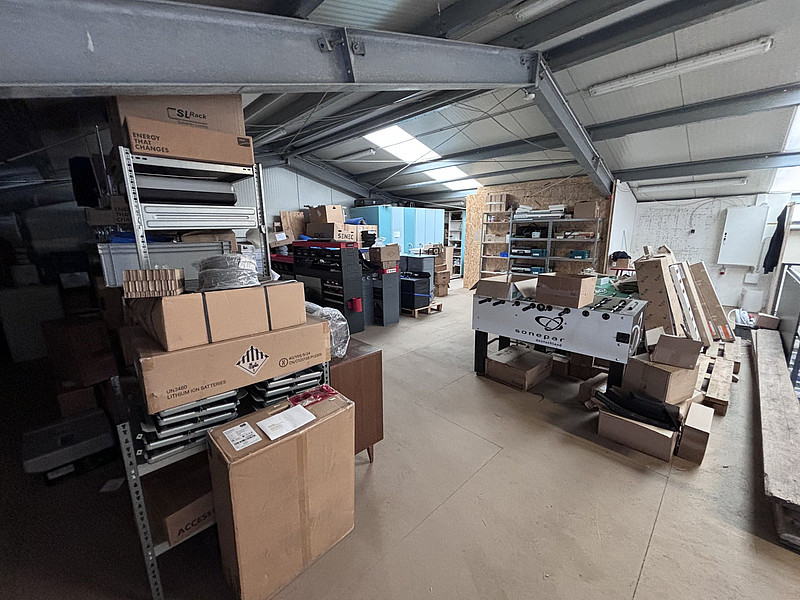 Modernes Hallengebäude mit Büroräumen in Enger!